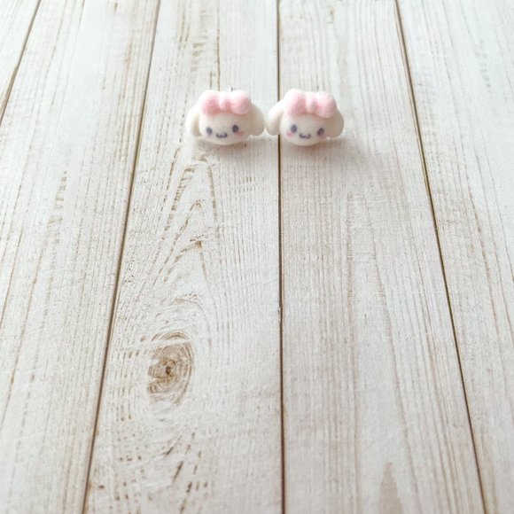 🖤 Cinnamoroll Fuzzy Earring Studs - Picture 2 of 6